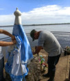 Retiran la imagen de una virgen de la ribera de Itatí por la creciente del Paraná